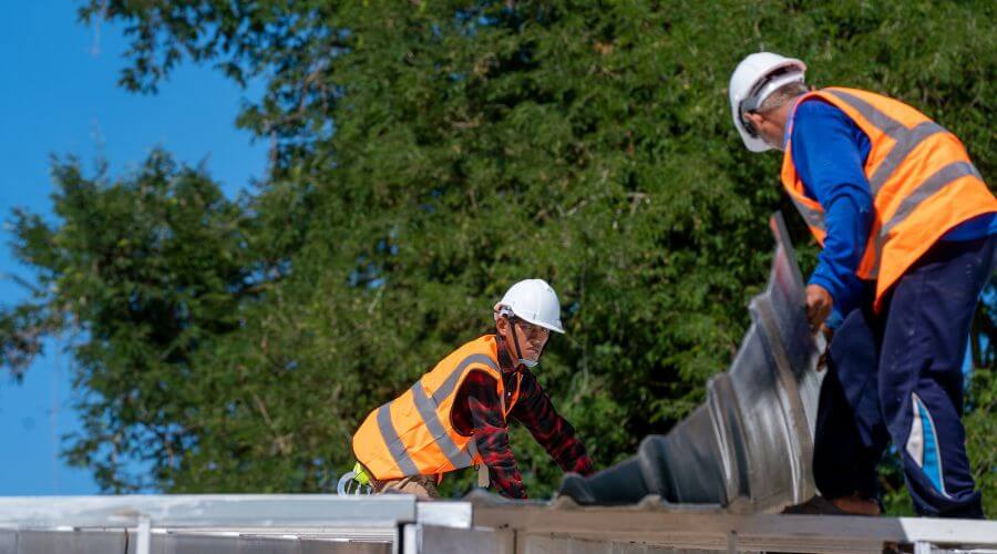 Professional gutter cleaning in Cohasset, MN